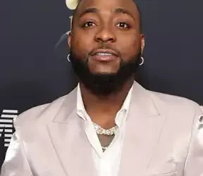 Davido Faces Fan Backlash as Fans Threaten to Boycott Lagos Concerts Over Uncle Adeleke’s Support for Tinubu.