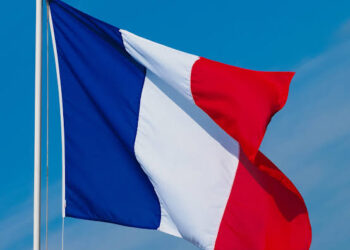 France Suspends Stun Grenade Use at Student Protests After 15 Year Old Loses Hand in Lens.