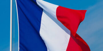 France Suspends Stun Grenade Use at Student Protests After 15 Year Old Loses Hand in Lens.