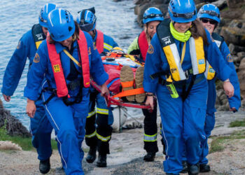 UK Coast guards Rescue Four Beach goers After Dangerous Cliff side Cave Ordeal in North Yorkshire.