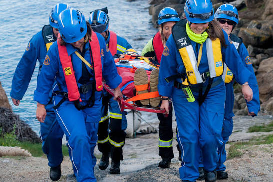 UK Coast guards Rescue Four Beach goers After Dangerous Cliff side Cave Ordeal in North Yorkshire.