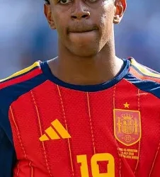Lamine Yamal Endorsed for Legendary Career as Spain Coach De la Fuente Hails Barcelona Star.