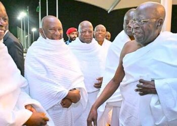 Wale Tinubu Joins President Tinubu for Umrah in Makkah, Calls for Nigeria’s Peace and Prosperity.