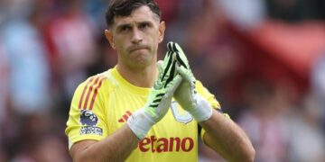 Chelsea Goalkeeper Emiliano Martínez Undergoes Successful Jaw Surgery, Targets Return in Weeks