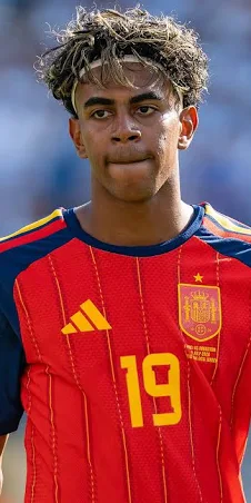 Lamine Yamal Endorsed for Legendary Career as Spain Coach De la Fuente Hails Barcelona Star.